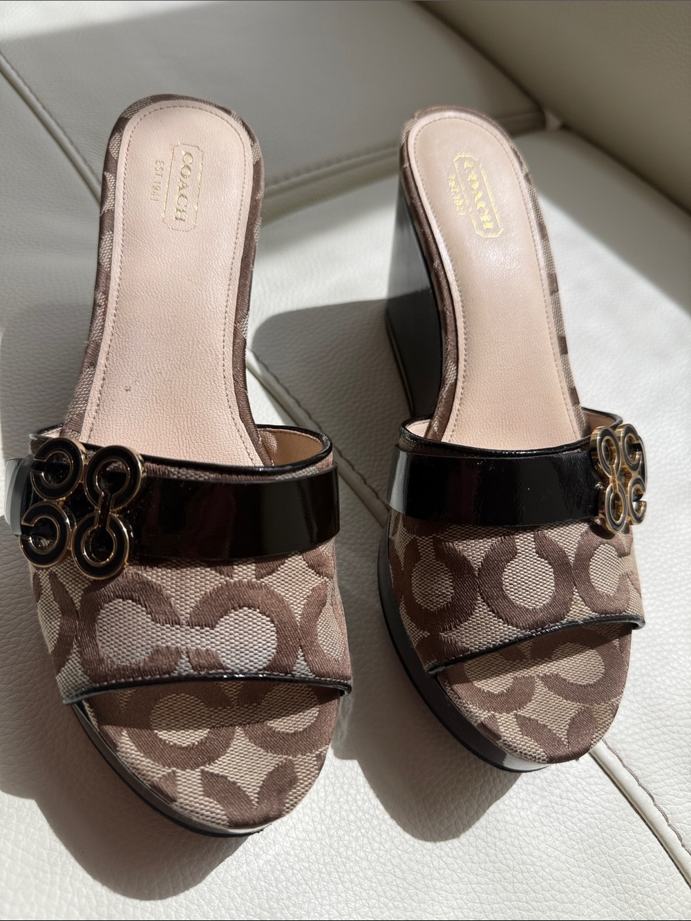 Coach Geri Wedge Sandals Signature Logo Canvas and Patent Leather Trim. - Picture 7 of 17
